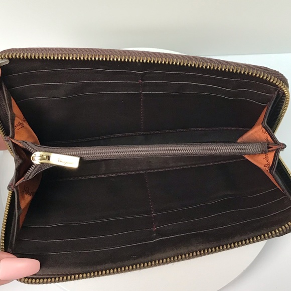 Salvatore Ferragamo Animal Print Vintage Zip Around Wallet 😍🔥 - Picture 6 of 17